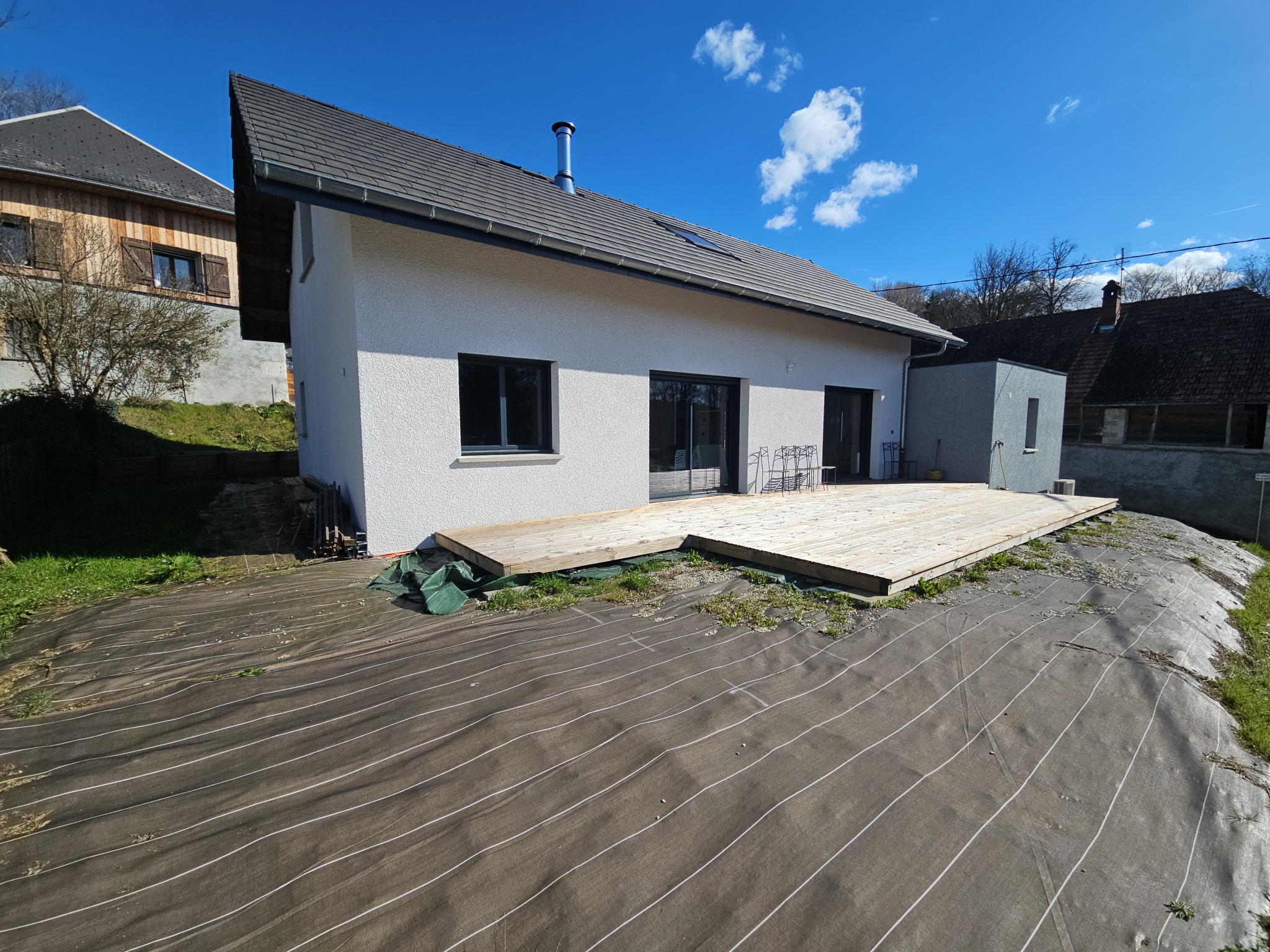 À vendre à Saint-Girod : maison neuve avec terrasse et jardi 